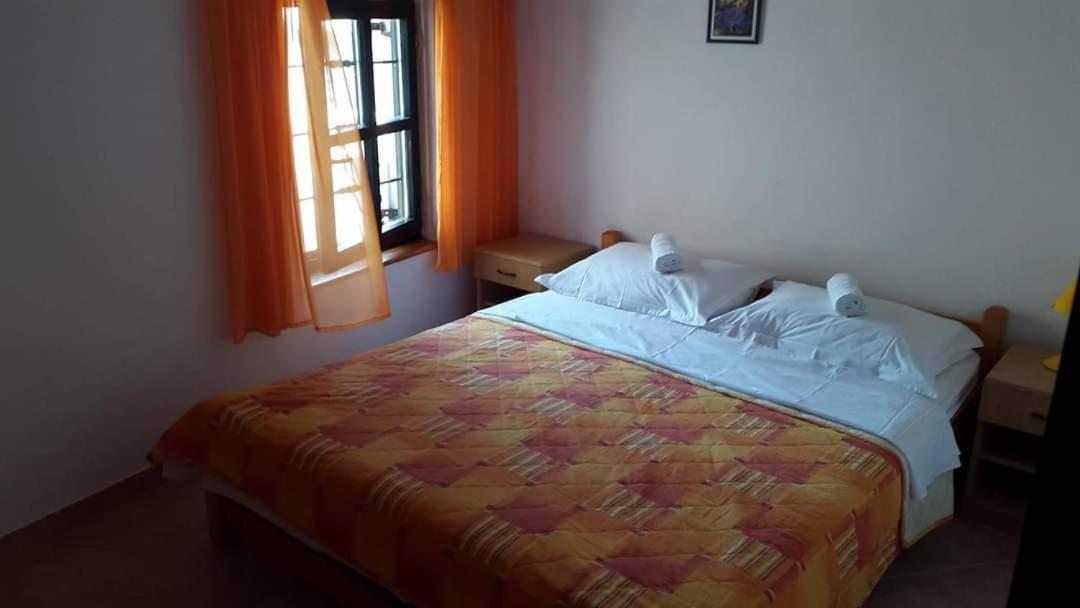 Apartmani Linda Vodice Bagian luar foto